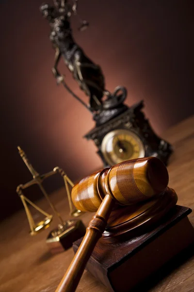 Νόμου και της δικαιοσύνης αντίληψη, ξύλινο σφυρί — Φωτογραφία Αρχείου