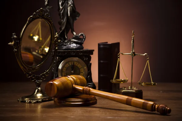 Hukuk ve adalet kavramı, tahta tokmak — Stok fotoğraf