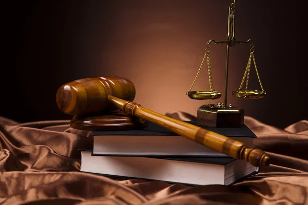 Drewniany młotek adwokata, koncepcja sprawiedliwości — Zdjęcie stockowe