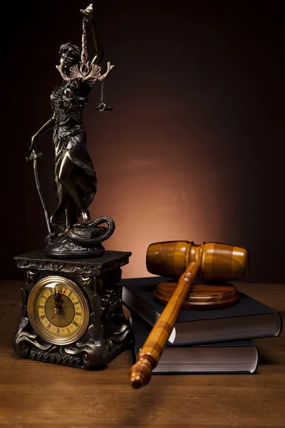 Судьи деревянного молотка — стоковое фото