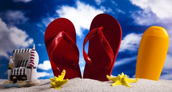 Flip-flops on a sandy beach — Stock Photo, Image
