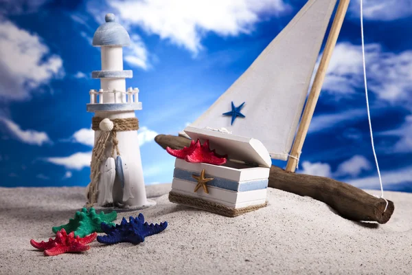 Segelboot auf Sand, Urlaub, Sommer, Strandhintergrund — Stockfoto