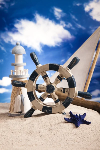 Segelbåt koncept, semester, sommar, strand bakgrund — Stockfoto