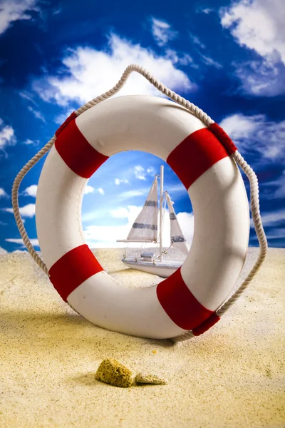 Life buoy on the beach — Stock Photo, Image