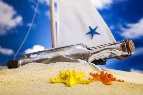 Żaglówka na piasku, wakacje, lato, plaża tło — Zdjęcie stockowe