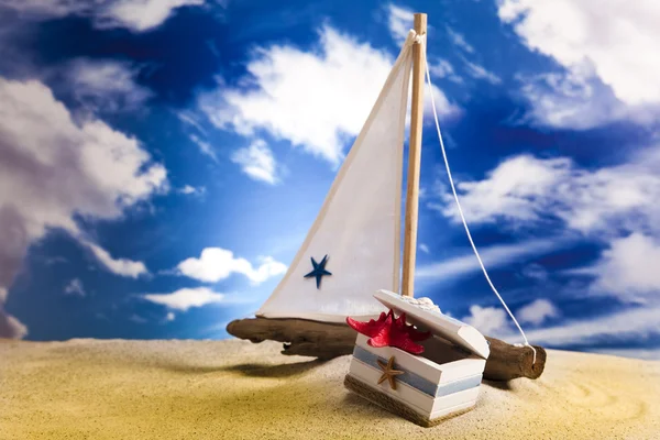 Vitorlás hajó, a homok, nyaralás, nyár, strand háttér — Stock Fotó