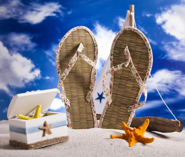 Flip flops on the beach — Stock Photo, Image