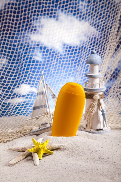 Óleo de bronzeado do sol na praia — Fotografia de Stock