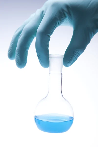 Scientist working in a laboratory , glass containing liquid color — Stock Photo, Image