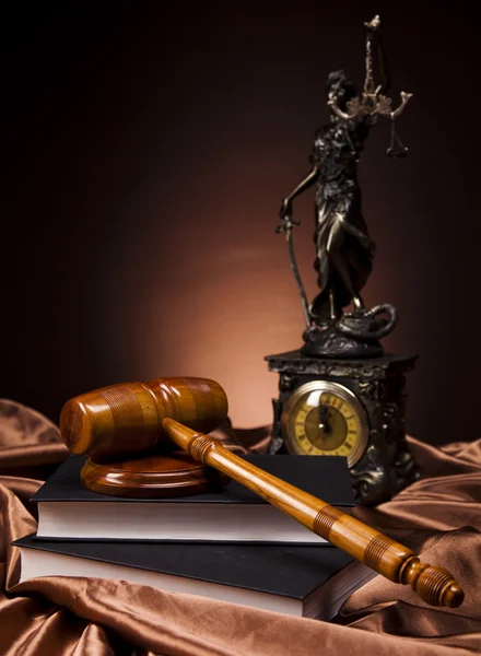 Concepto de ley y justicia, mazo de madera — Foto de Stock