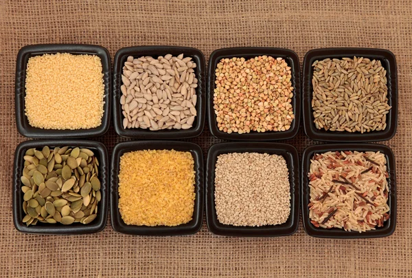 Selección de cereales y granos — Foto de Stock