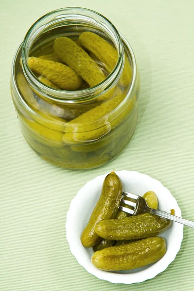 Pickles op een witte achtergrond — Stockfoto