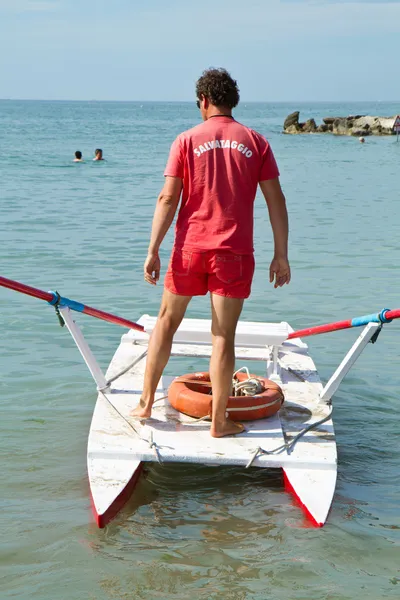 A Lifeguard man watching the sea — Stock Photo, Image