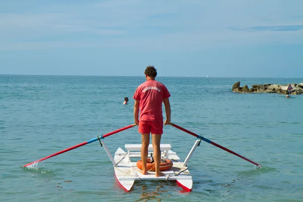 A Lifeguard man watching the sea — Stock Photo, Image