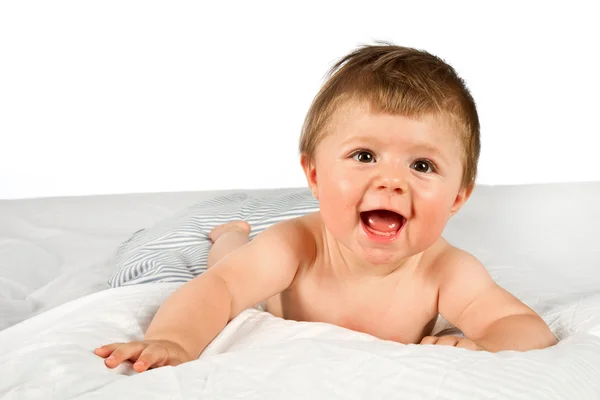 Ένα αξιολάτρευτο, γέλιο μωρού κοιτάζοντας την κάμερα — Φωτογραφία Αρχείου