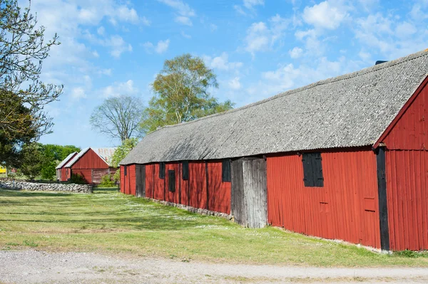 Alte hölzerne Scheunen und Ställe in Schweden — Stockfoto