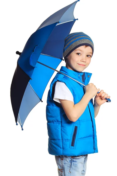 Мальчик с зонтиком — стоковое фото