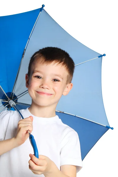 Мальчик с зонтиком — стоковое фото
