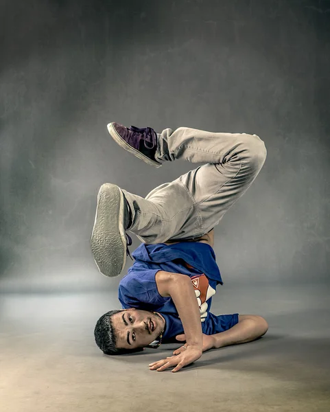 Танцор - Power Freze — стоковое фото