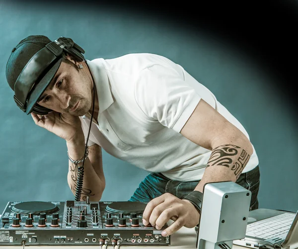 DJ на роботі — стокове фото