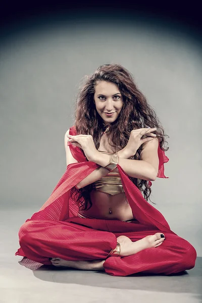 섹시 한 아라비아 댄서 — 스톡 사진
