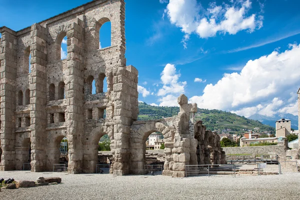 Αρχαίο θέατρο σε aosta - Ιταλία — Φωτογραφία Αρχείου