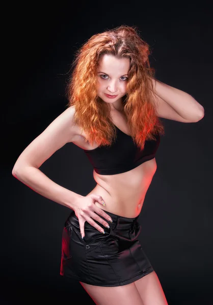 黒いブラで赤毛の女の子 — ストック写真
