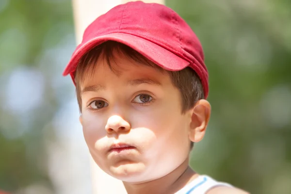 Porträtt av en 3-4 år pojke — Stockfoto