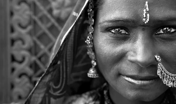 Retrato de uma mulher de Índia Rajasthani — Fotografia de Stock