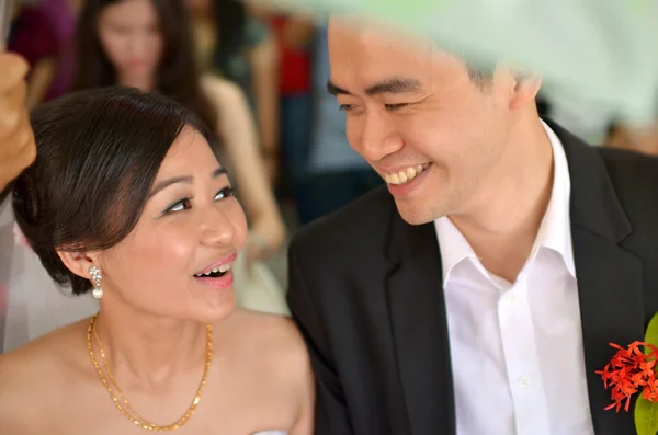 Asiatische Braut während ihrer tatsächlichen Hochzeit — Stockfoto