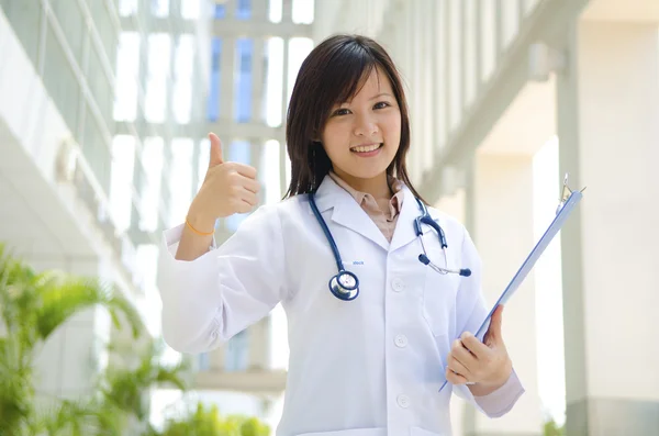 Asiatisk kinesisk läkarstudent — Stockfoto