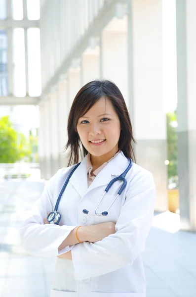 Азиатский студент-медик — стоковое фото