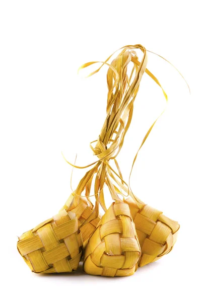 Geleneksel malay kompakt yapışkan pirinç cele için ketupat denilen — Stok fotoğraf