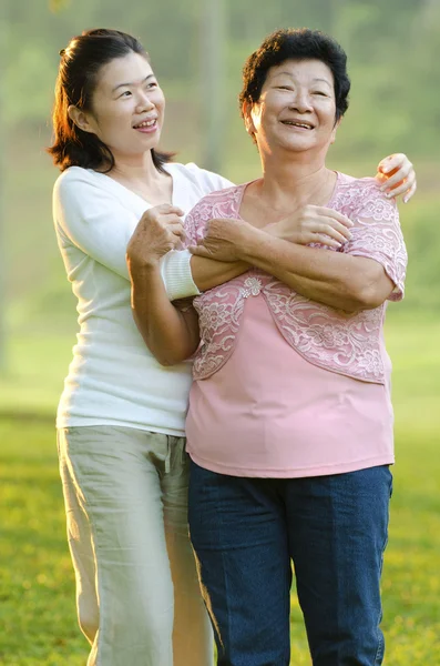 Asian mother and daughter smile — Stock Photo, Image