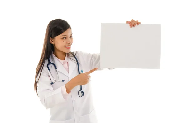 Malaio misto raça asiático médico com branco cardcoard — Fotografia de Stock