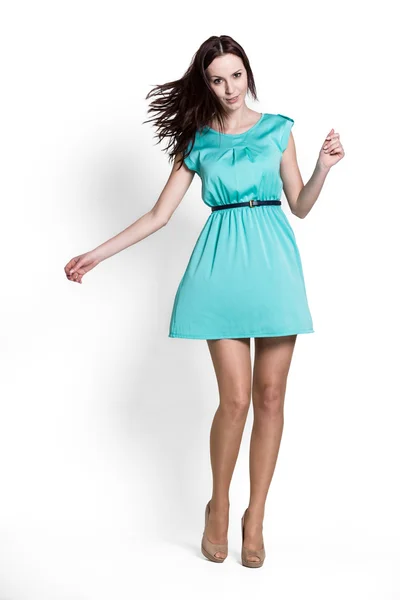 Mooie vrouw in blauwe jurk — Stockfoto