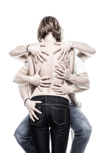 Hombres manos sugestivamente sosteniendo la espalda mujer sin camisa — Foto de Stock