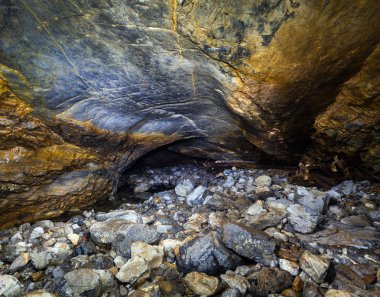 Coiba Mare cave clipart