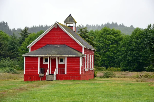 Маленькая красная школа — стоковое фото