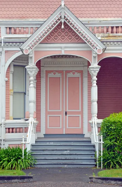 Front doorway of pink house — Stock Photo, Image