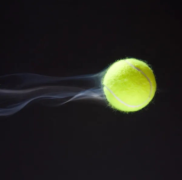테니스 공 흡연 스톡 사진