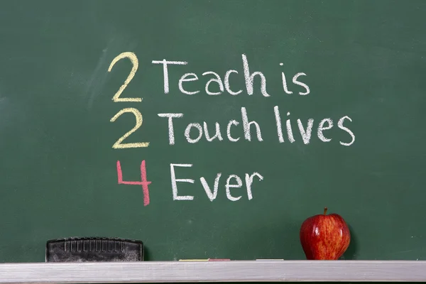 Teacher inspirational phrase on chalkboard — Stock Photo, Image