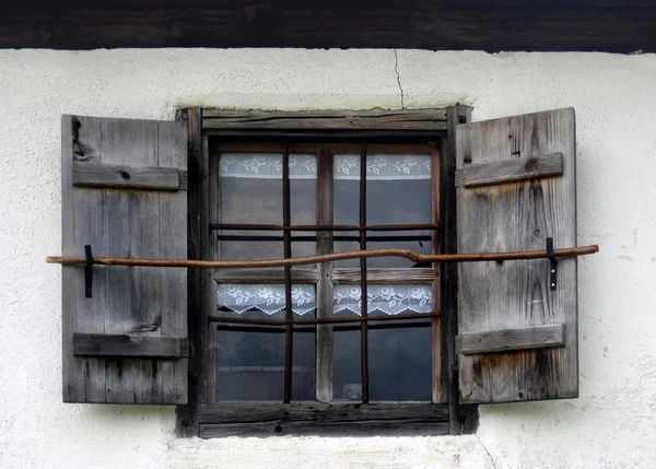 Vintage window with rusty decorative bars. — Stock Photo, Image