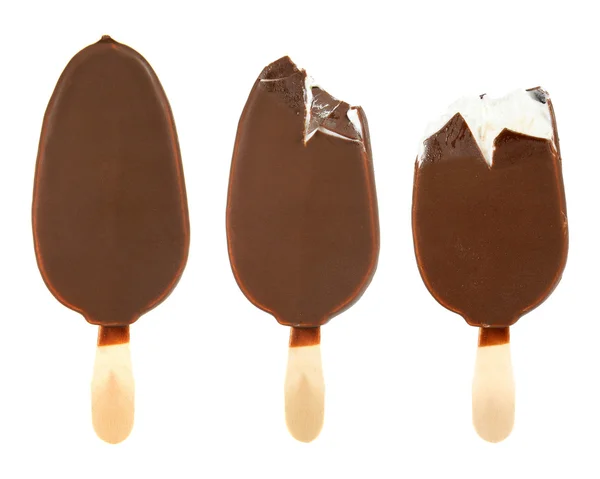 Sorvete com chocolate em um pau — Fotografia de Stock