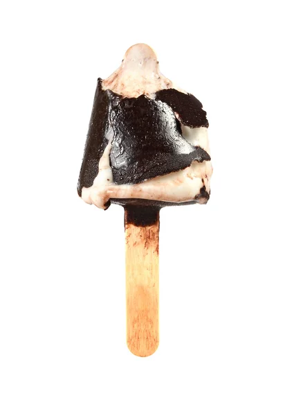 Δαγκωμένη παγωτό με σοκολάτα σε ένα ραβδί — Φωτογραφία Αρχείου