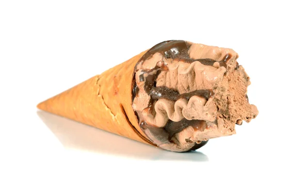 Zmrzlina ve vaflovacím kuželu — Stock fotografie