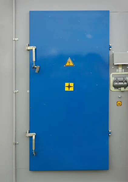 Drzwi do stacji transformatorowych — Zdjęcie stockowe