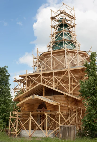 Construction of rural wooden church. Russia — Stock Photo, Image