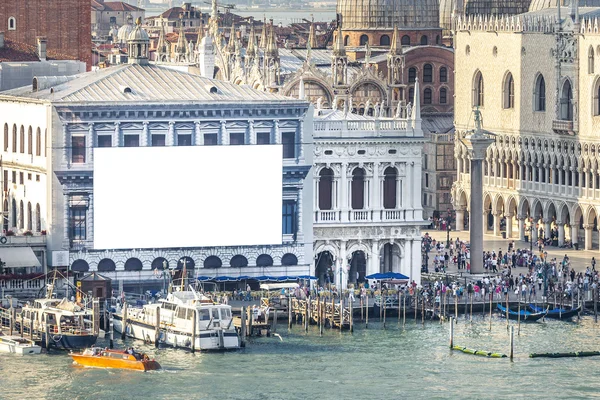 Венеция с рекламной стеной — стоковое фото