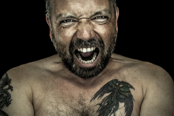 Uomo arrabbiato con la barba — Foto Stock